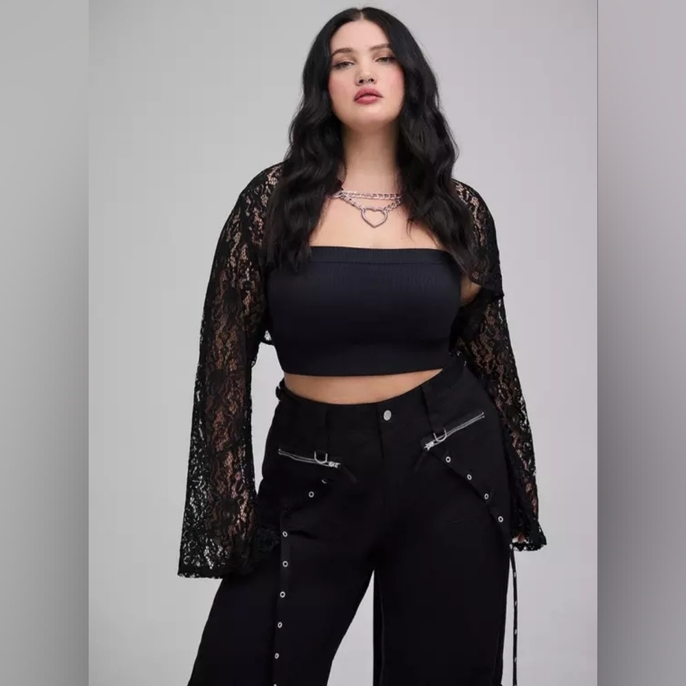 Torrid Nightfall Bell Sleeve Lace Chain Black Crop Bolero 3X Nwt